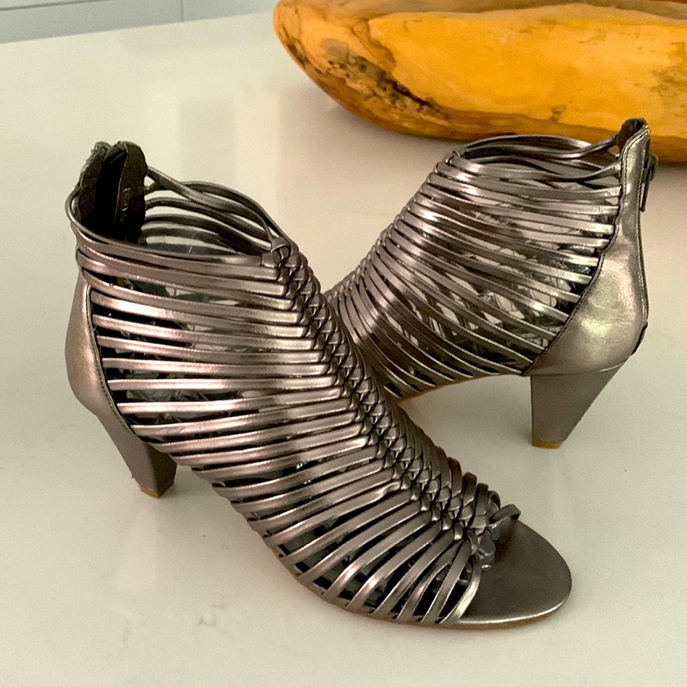 Browns leather metallic shoes. Size 9